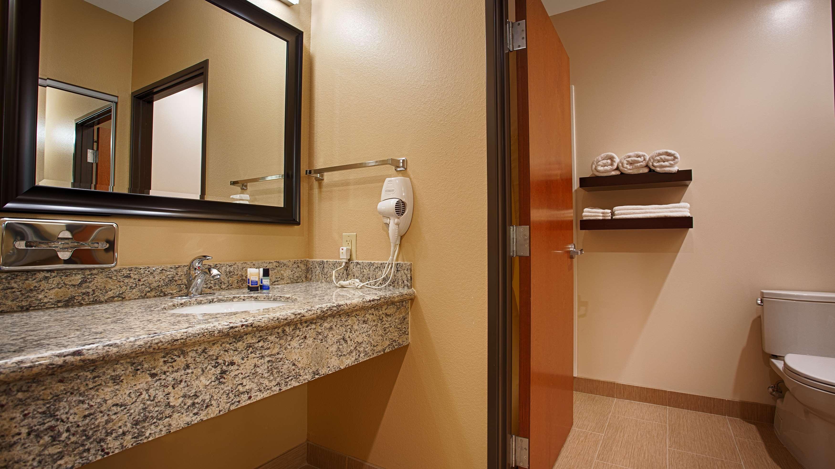 Best Western Plus Finger Lakes Inn & Suites Κόρτλαντ Εξωτερικό φωτογραφία